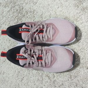 Women's Under armour Charged Autora Size 9